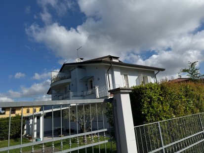 Casa quadrifamiliare in venditaMassa - Poveromo