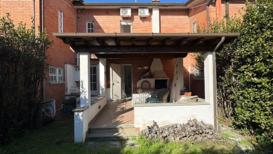 Casa trifamiliare in venditaForte Dei Marmi - Forte Dei Marmi Vittoria Apuana