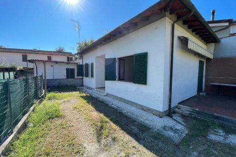 Casa quadrifamiliare in venditaMontignoso